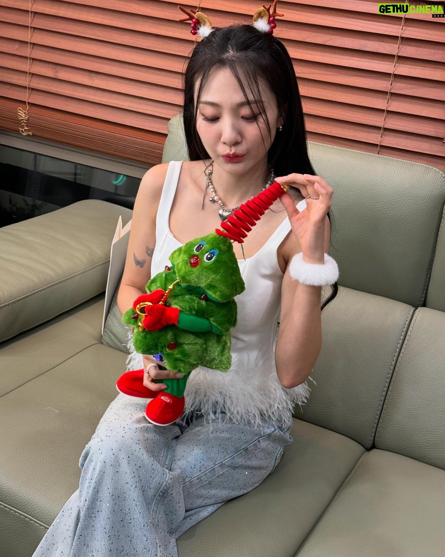 Ahn Ji-young - 22.2K Likes - 멜클🎄