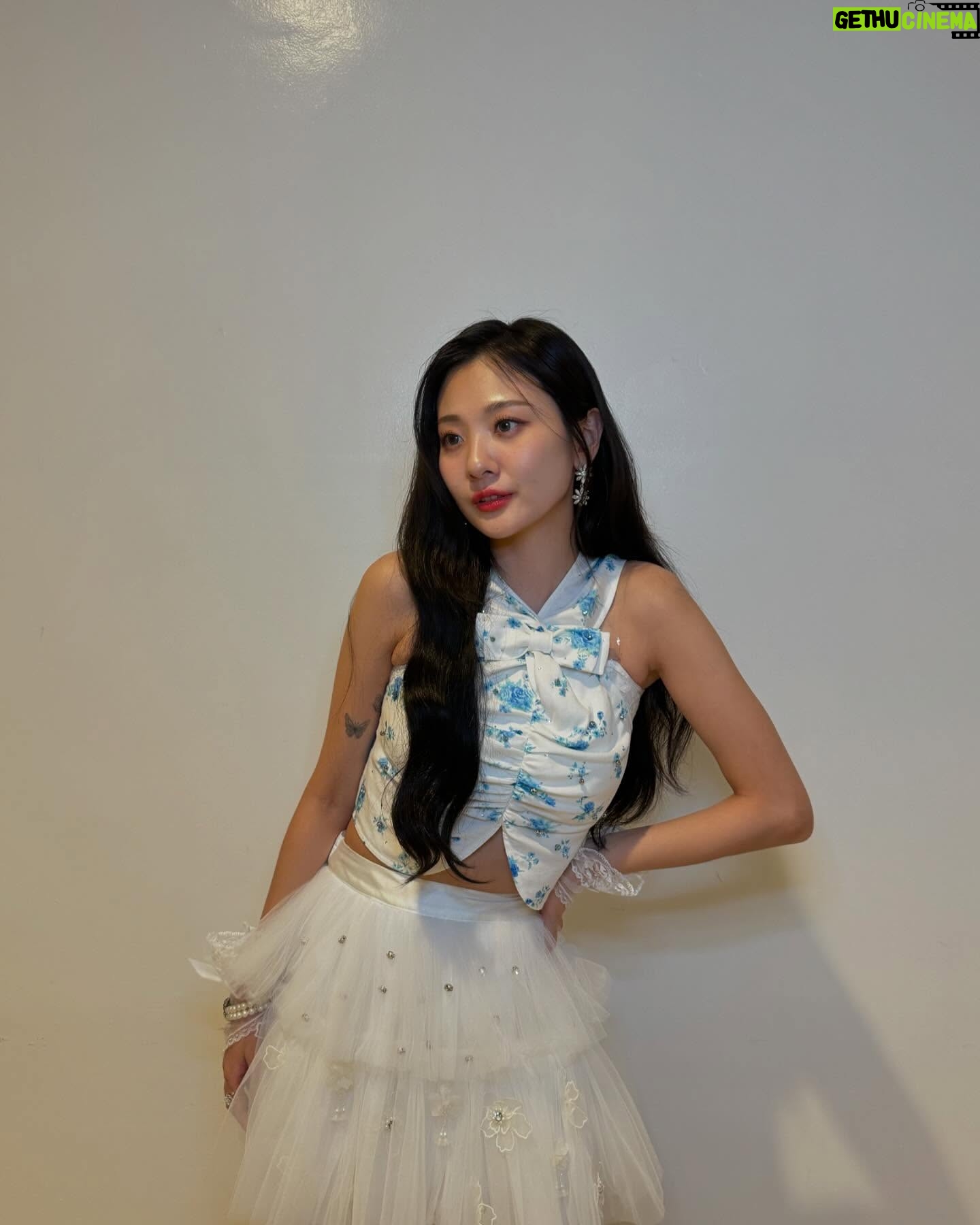 Ahn Ji-young - 20K Likes - 🐰🩵🦋