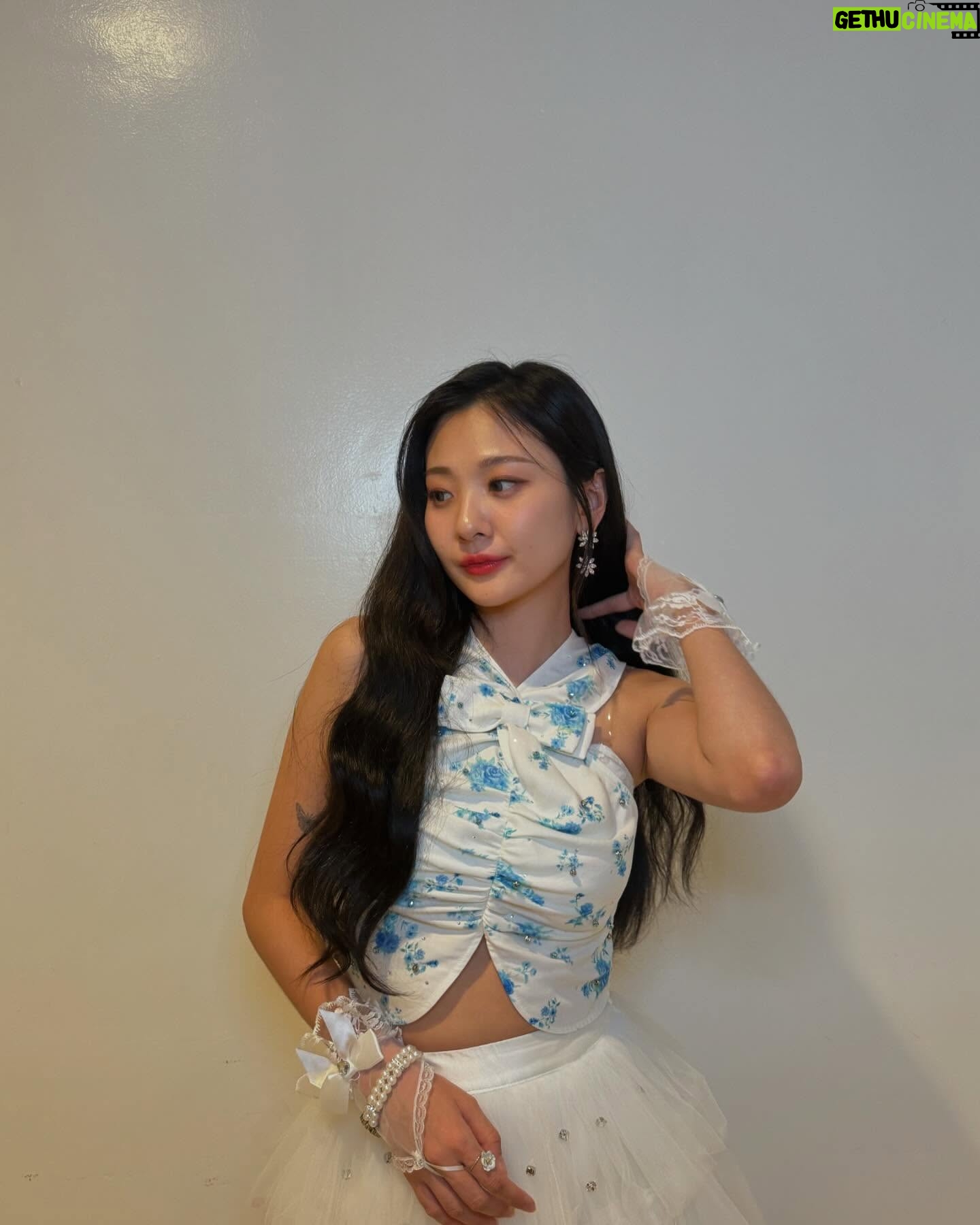 Ahn Ji-young - 20K Likes - 🐰🩵🦋