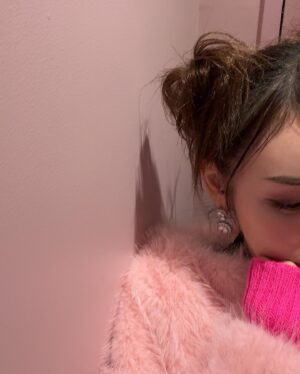 Ai Kago Instagram - 今週は自分のto doをちゃんと出来た1週間でした。
バタバタと過ごしたけど、毎食なるべく自炊して
身体にいいこと沢山した🫡

毎日20秒だけでも、瞑想する時間を作ったり
自分を愛するということも心がけた。
自分と向き合うことは、やはり大切📝

昨日よりも今日、今日よりも明日。
まだまだ毎日に反省点はあるけども、そうやって少しづつ
成長できたらと思う。

さぁ、明日はプライベートであれこれ盛りだくさんの日！！
うまくいきますように🥹

皆様、素敵な週末を🌟