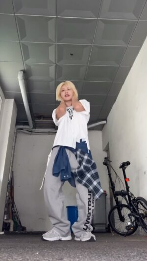 Aiki Instagram - @yawnzzn 그래서 무슨 껌 좋아해요?