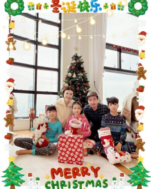Aimee Chan Instagram - Christmas morning!!! 🎄🎄🎄Yayyyyyyyyy! ✨💖 BUT My wish is to be able to sleep in tomorrow… 😆😆😆 

#merrychristmas🎄 #chanchanfamily #familymemories