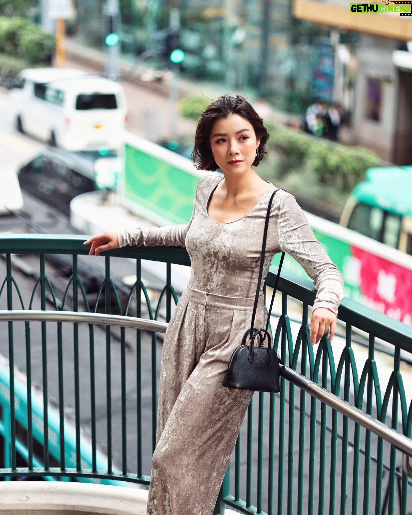 Aimee Chan - 16.3K Likes - Bye bye 🌞🌻🌊 , Hello 🎃🍁 #autumn !
#ootd
@marella_official @marellahk
📸@dangraphy_ 💄 @zoefan 😎@wwchezw 🌼@kaka04150415 👩🦰@manho_li