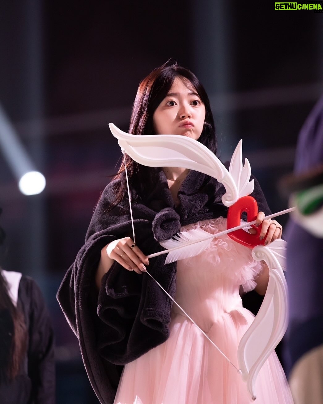 Airi Suzuki - 128.6K Likes - ✴︎
大晦日の夜は、中国の大きな年越しフェスである
「2024最美的夜 bilibili跨年晚会」に出演させていただきました🫶
2億人以上の視聴者数だったようで、、、え、、、?!!
なんかもう想像できない数字なんですけど
ちゃんと色々伝わってたかなとドキドキの中、温かい声が現地からも届いていて安心しました😭🫶
セットや演出もとんでもなく豪華で
あんなにも煌びやかな中で歌わせてもらえて幸せでした☺︎
何より緊張したのは、中国語でのMC。
発音とか完璧にしたくてめっちゃ練習したけど
本番はやっぱりド緊張したなぁ🤣
そして過去の曲もこうして国を超えてお届けできること
とっても嬉しく思います!!!
過去の自分にも教えてあげたい。届いてたよって!
これからも大切に歌っていきたいと思います🫶
#最後のはリハーサルの時の写真
#🏹🩷