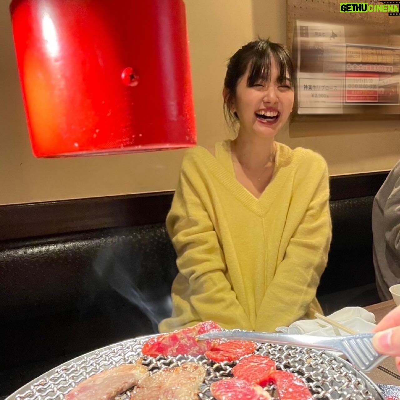 Airi Suzuki - 68.6K Likes - ✴︎ 2024年もありがとうございました♡
音楽、お芝居、モデル活動、MC、声優への挑戦。
海外にも過去で一番行かせてもらいました。
楽しいことや刺激的なこと、
素敵な出会いもたくさんあったけど
ホームからの卒業や、リニューアル、
新しい環境へ飛び込む必要があるような機会が
例年よりも多かった一年だった気がします。
なんでもっと!自分やれるだろ!
とか
もっとこうしたいのに!なんで!!!
って気持ちになることも多かった気がするけど
きっとそれは
自分自身にまだ期待できてる証拠かなって。
そう思いながら
毎日少しでも前進できるように進んできました😌
そっと増やしてきた引き出しの中身を
パンパンにしていけるような2025年にしたいです🫶
今年もまた、みんなにたくさん支えてもらっちゃったな😉
いつもありがとうだ!よ!!!!
2025年は早々から
嬉しいお知らせがお届けできると思うので😏
来年もいっぱい笑って最高な一年にしようね☺︎
良いお年をーーー!!!
#今年ラストの写真は
#ツアーの打ち上げで焼肉行ったときの
#やり切った感満載🤤