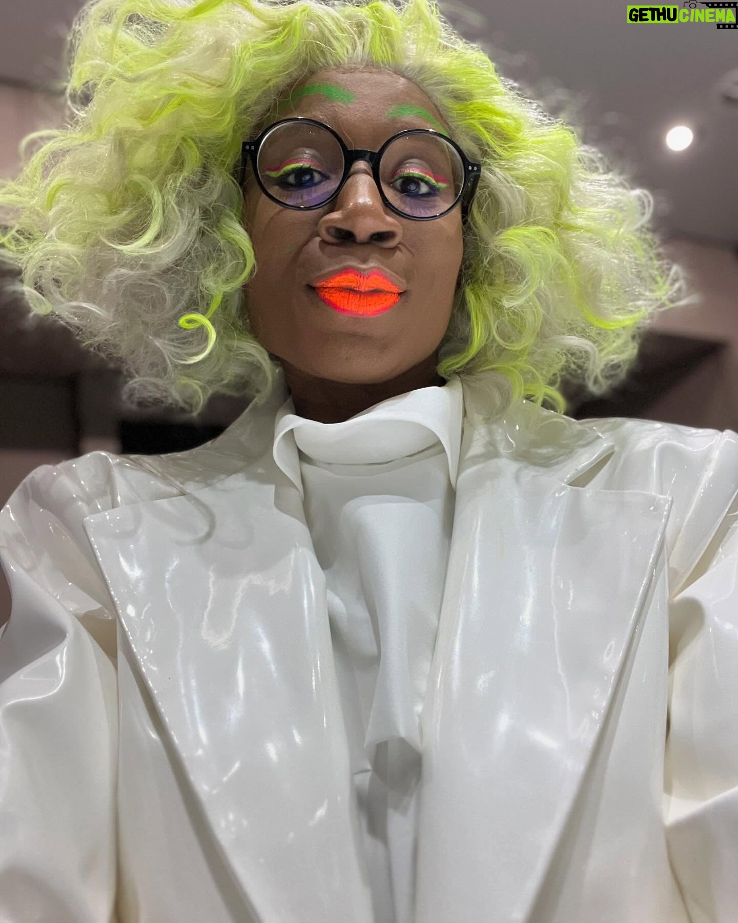 Aisha Hinds - 25K Likes - •| S T R E A M • Q U E E N |•
If you missed the @911onabc HALLOWEEN EPISODE you can STREAM NOW on @hulu
The crew did an incredible job executing all the looks, laughs, haunts and hijinks.