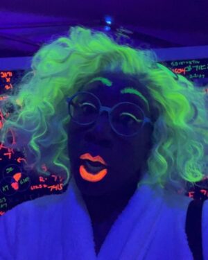 Aisha Hinds Instagram - •| S T R E A M • Q U E E N |•

If you missed the @911onabc HALLOWEEN EPISODE you can STREAM NOW on @hulu 

The crew did an incredible job executing all the looks, laughs, haunts and hijinks.