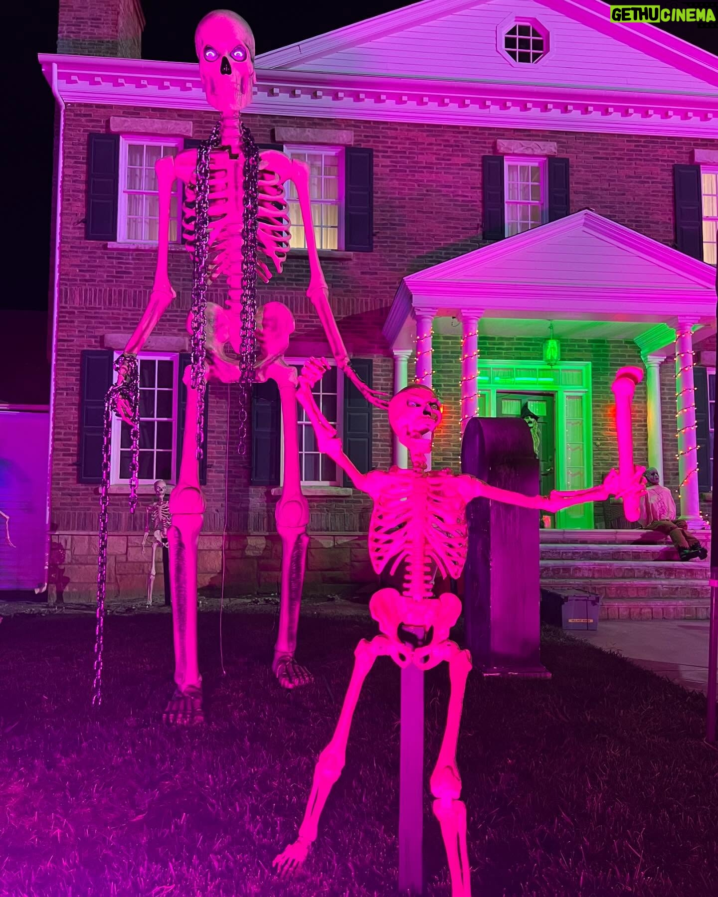 Aisha Hinds - 25K Likes - •| S T R E A M • Q U E E N |•
If you missed the @911onabc HALLOWEEN EPISODE you can STREAM NOW on @hulu
The crew did an incredible job executing all the looks, laughs, haunts and hijinks.