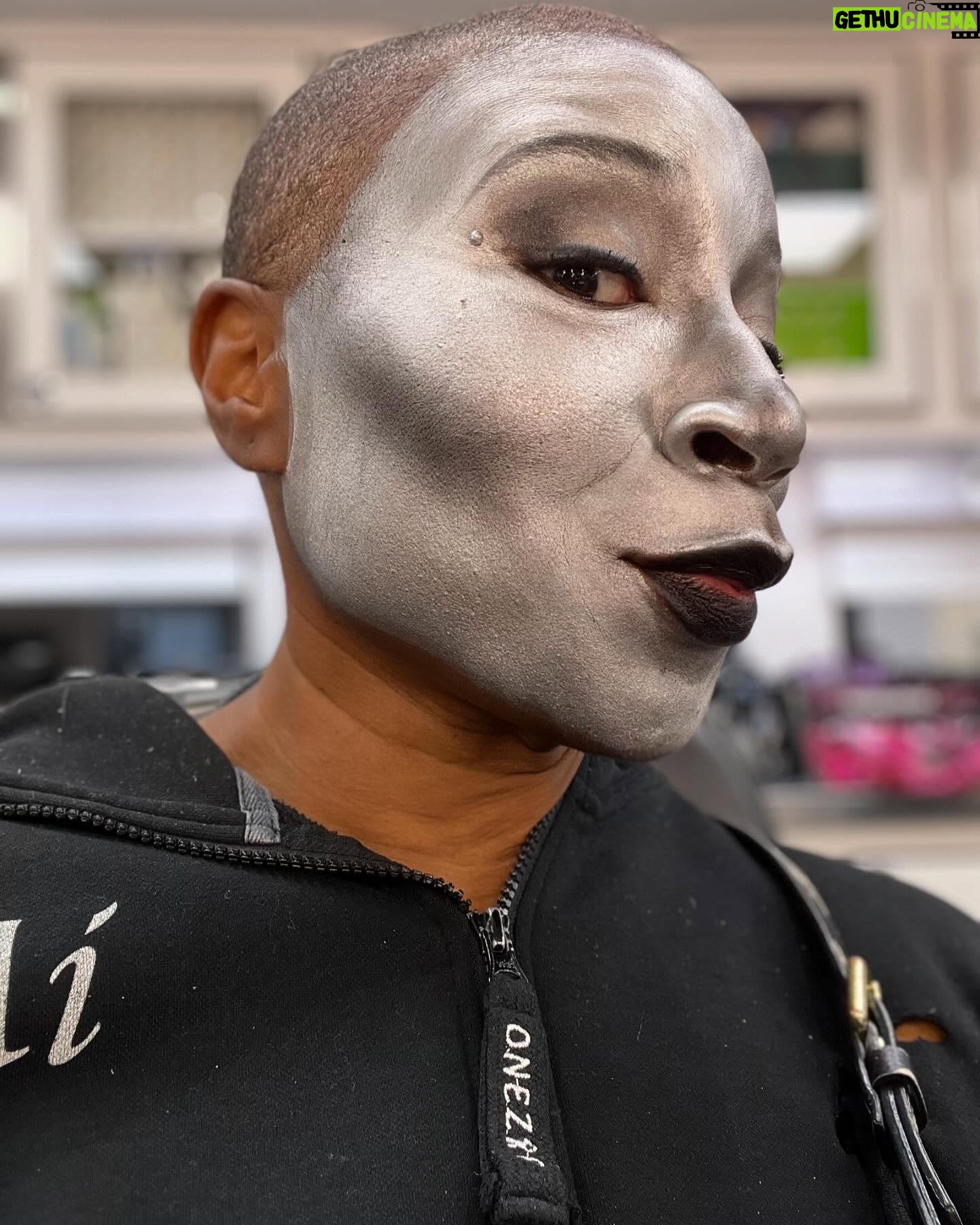 Aisha Hinds - 33.3K Likes - •| T I N • N I G H T • on • 9 1 1 |•
Tune in TIN night for a special Halloween Episode on @911onabc
So much FUN! And a little bit of FRIGHT! 😳
📷: @jenniferlovehewitt ✨❤️✨