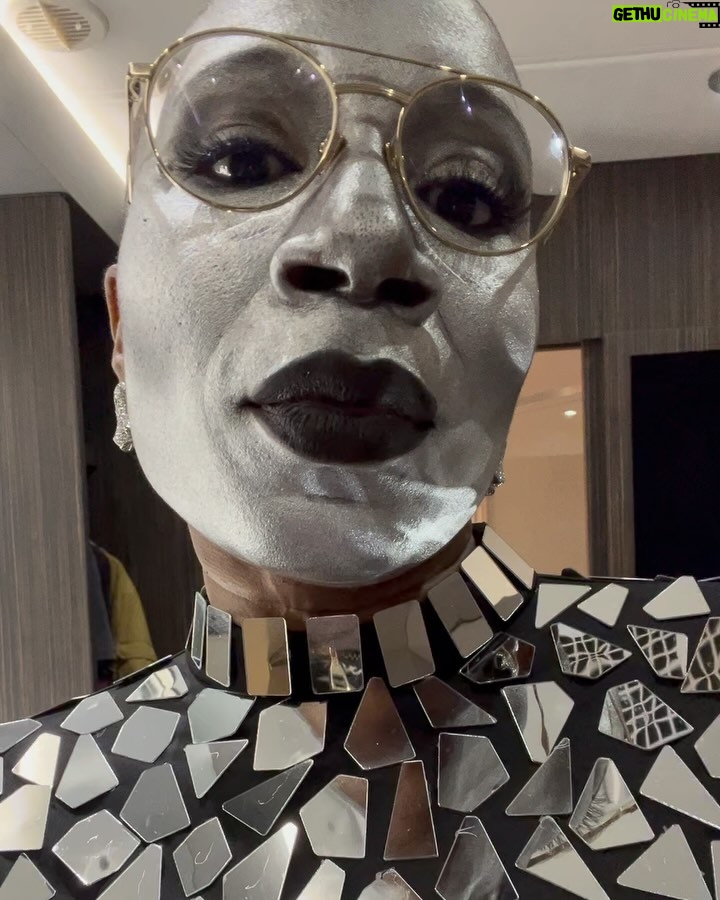 Aisha Hinds - 33.3K Likes - •| T I N • N I G H T • on • 9 1 1 |•
Tune in TIN night for a special Halloween Episode on @911onabc
So much FUN! And a little bit of FRIGHT! 😳
📷: @jenniferlovehewitt ✨❤️✨