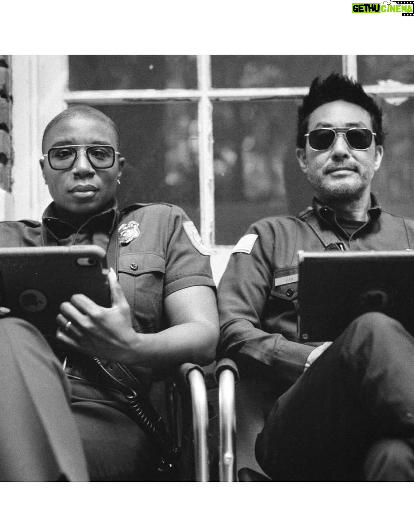 Aisha Hinds - 30.7K Likes - •| L I V I N G • T H E • D R E A M |• @911onabc
The people I get to work with make work not feel like work. ❤️
B/W 📷 by: @oliverstarkk