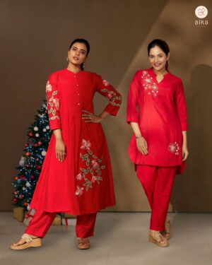 Aishwarya Dutta Instagram - ✨ It’s beginning to look a lot like Style-Mas! ✨🎄 
 
This Christmas, elevate your style with 𝗔𝗜𝗞𝗔 - 𝗧𝗛𝗘 𝗟𝗔𝗕𝗘𝗟 and make every moment merry and magical. 💃❄️ 

From festive fits to timeless elegance, we’ve got the perfect wardrobe to match your season of celebrations! 👗🥻👌🏻

Description & Specifications: 👇🏻

RED EMBROIDERED KURTA SET WITH STRAIGHT PANTS (Premium silk for a smooth luxurious feel)

Fabric: Roman silk
Shape: Straight Fit
Neck: Split neckline