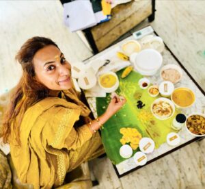 Aishwarya R. Dhanush Instagram - Happy Onam to all my dear ones who are celebrating today 🌼🌸..may your homes be filled with loads of flowers…lots of sadhya food..happiness and laughter! @soundaryaarajinikant I’m stuffed right now ! Thank you for the yum lunch..the second picture is me wondering where to run 5kms this evening for all this eating ! Total Sunday cheat meal max ! Totally worth it ! #workingsunday #enjoyingeverymoment #happyonam🌻🌺