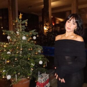 Aitana Instagram - FELIZ NOCHE BUENA A TODOS 💙 de parte de mi familia y mía 🎆🎄