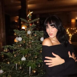 Aitana Instagram - FELIZ NOCHE BUENA A TODOS 💙 de parte de mi familia y mía 🎆🎄