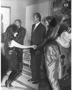 Alaska Instagram - 3 de julio de 1991. Recepción de los Reyes en el Palacio del Pardo. Me llevó Perico en mi Mustang Mach 1.
Es divertidísimo coincidir con los demás invitados.
Gracias @albertofangoria por recuperar estas fotos.