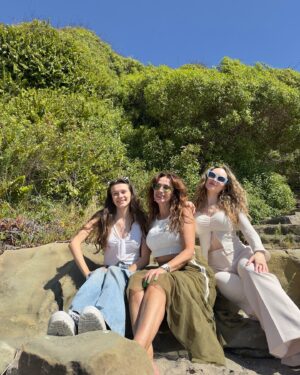 Alejandra Fosalba Instagram - Paseo a Cocholgue con mi mamá y mis bellezas ⭐️ Día de solcito y muchos recuerdos. Una de mis preferida de la 8 Región.