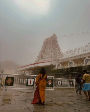 Alekhya Harika Instagram - Embracing The Purpose Of Life 🍃 🙏🏻🫂

#tirumala #alekhyaharika #tirupathi #vadhilesa #lordvenkateshwara