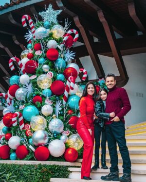 Alessandra Rosaldo Instagram - Christmas #photodump 1 
¡Feliz Navidad! Merry Christmas! ♥️♥️♥️

Gracias por la magia @imchristmas 🎄🎅🏼🌟