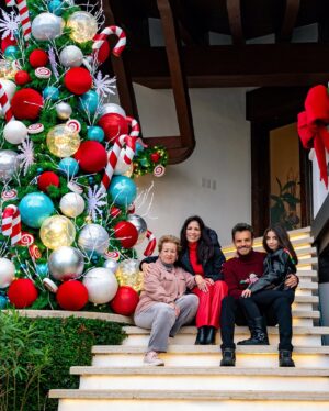 Alessandra Rosaldo Instagram - Christmas #photodump 1 
¡Feliz Navidad! Merry Christmas! ♥️♥️♥️

Gracias por la magia @imchristmas 🎄🎅🏼🌟
