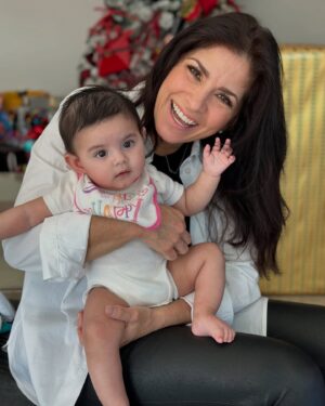 Alessandra Rosaldo Instagram - Corazón lleno con esta muñeca ♥️🎄🌟🎅🏼