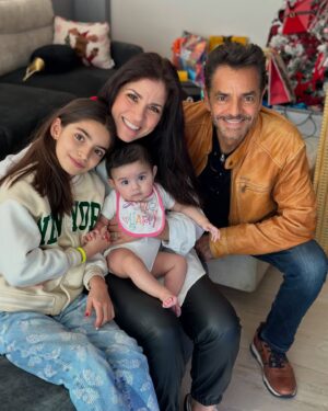 Alessandra Rosaldo Instagram - Corazón lleno con esta muñeca ♥️🎄🌟🎅🏼