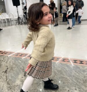 Alessia Macari Instagram - Il 14 gennaio è giorno dove la mia vita è cambiata , perché sei arrivata tu . La mia piccola grande donna Nevaeh . Hai reso la mia vita bella da morire . Ti auguro tante gioie e tante avventure nel tuo cammino, ti insegnerò a fermarti, a prestare attenzione a chi avrà bisogno del tuo aiuto lungo il percorso chiamato vita. Ascolta sempre il tuo cuore . Ti auguro che tu possa sempre sognare in grande, che tu possa sorridere sempre, che tu possa apprezzare e imparare ogni giorno cose nuove. Sei una bimba speciale, ci lasci sempre di buon umore,  con la tua simpatia e con il tuo sorriso contagioso. I miei occhi non vedranno mai una bellezza più grande della tua . Sei unica . Ti amo più della mia vita ❤️ tanti auguri Nevaeh  3 🎉🎈🎂🥳 #mybaby #birthday #3 #figlia #compleanno