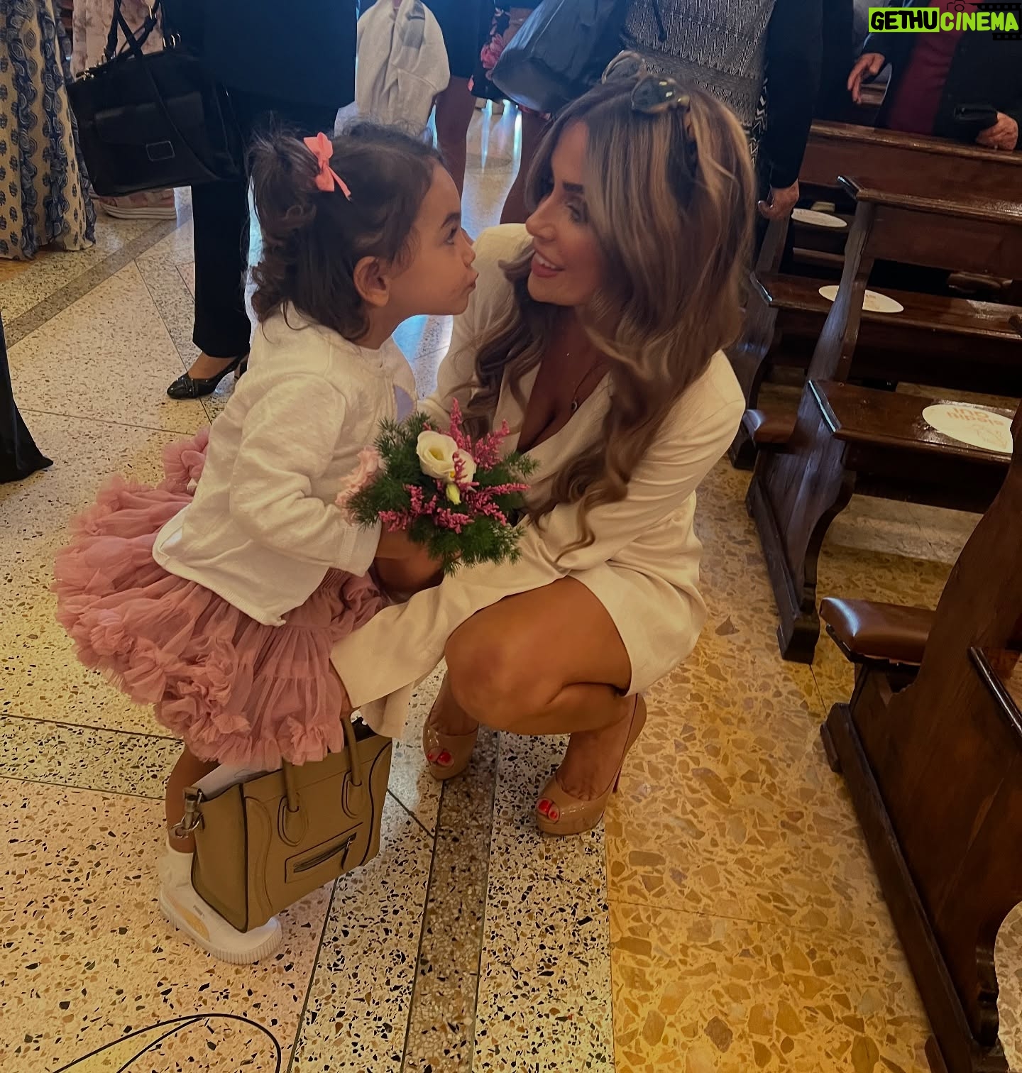 Alessia Macari - 5.5K Likes - Il 14 gennaio è giorno dove la mia vita è cambiata , perché sei arrivata tu . La mia piccola grande donna Nevaeh . Hai reso la mia vita bella da morire . Ti auguro tante gioie e tante avventure nel tuo cammino, ti insegnerò a fermarti, a prestare attenzione a chi avrà bisogno del tuo aiuto lungo il percorso chiamato vita. Ascolta sempre il tuo cuore . Ti auguro che tu possa sempre sognare in grande, che tu possa sorridere sempre, che tu possa apprezzare e imparare ogni giorno cose nuove. Sei una bimba speciale, ci lasci sempre di buon umore, con la tua simpatia e con il tuo sorriso contagioso. I miei occhi non vedranno mai una bellezza più grande della tua . Sei unica . Ti amo più della mia vita ❤️ tanti auguri Nevaeh 3 🎉🎈🎂🥳 #mybaby #birthday #3 #figlia #compleanno