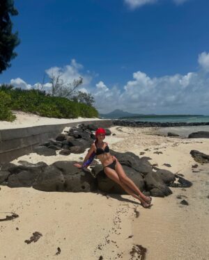 Alessia Tresoldi Instagram - take me back 🇲🇺 #mauritius #buebay #buebaymauritius #visitmauritius #mauritiusisland #mauritius🇲🇺 #mauritiusbeach #paradiseisland #tresoldi #mauritiusnow