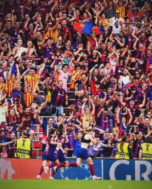 Alexia Putellas Instagram - Avui fa 125 anys el club que porto al cor desde que vaig néixer. Un club únic… el millor del món. 
Moltes felicitats, culers. Per molts més! @fcbarcelona 💙❤️