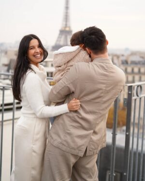 Alia Chergui Instagram - Happy birthday mon petit prince 

Même si on a déjà fêté ton anniversaire à 3, il était important de marquer le coup pour ta 1ere année avec les amis et la famille !
Tu remercieras @ca et toutes les personnes quand tu seras en capacité de parler 😁, pour t'avoir accompagné durant cet anniversaire et t'avoir offert pleins de outfits pour tes futurs fashion week ! Ainsi que @mellow_cake_paris pour ton gâteau magnifique, le @rooftop.copernic , @rosa_lets_cakes_ , @lamaisonduchocolat_paris , @la.maison.lintemporel et @impressiongourmande ! Dis donc t'en a de la chance, toute cette organisation rien que pour toi 🥹
Bien-sûr sans oublier la famille et les tatas/tontons qui étaient présents ! Tu leur feras pleins de câlins 🤍

Encore joyeux anniversaire mon bébé d'amour 🎂
#birthday #one