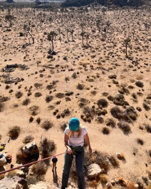 Alice Eve Instagram - Loved learning to rock climb with @cliffhangerguides. Going up was great. Looking down was scary af.