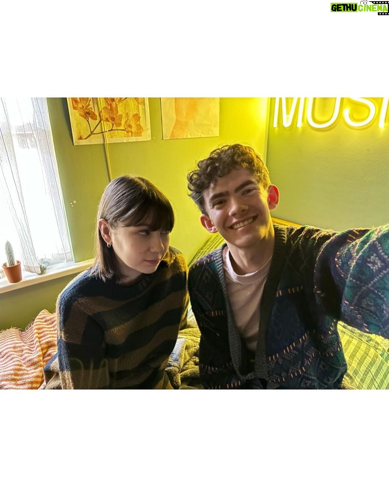 Alice Oseman - 837.6K Likes - Happy 2 weeks of Heartstopper S3! Did anyone ask for more of the in-show photos… 🍂