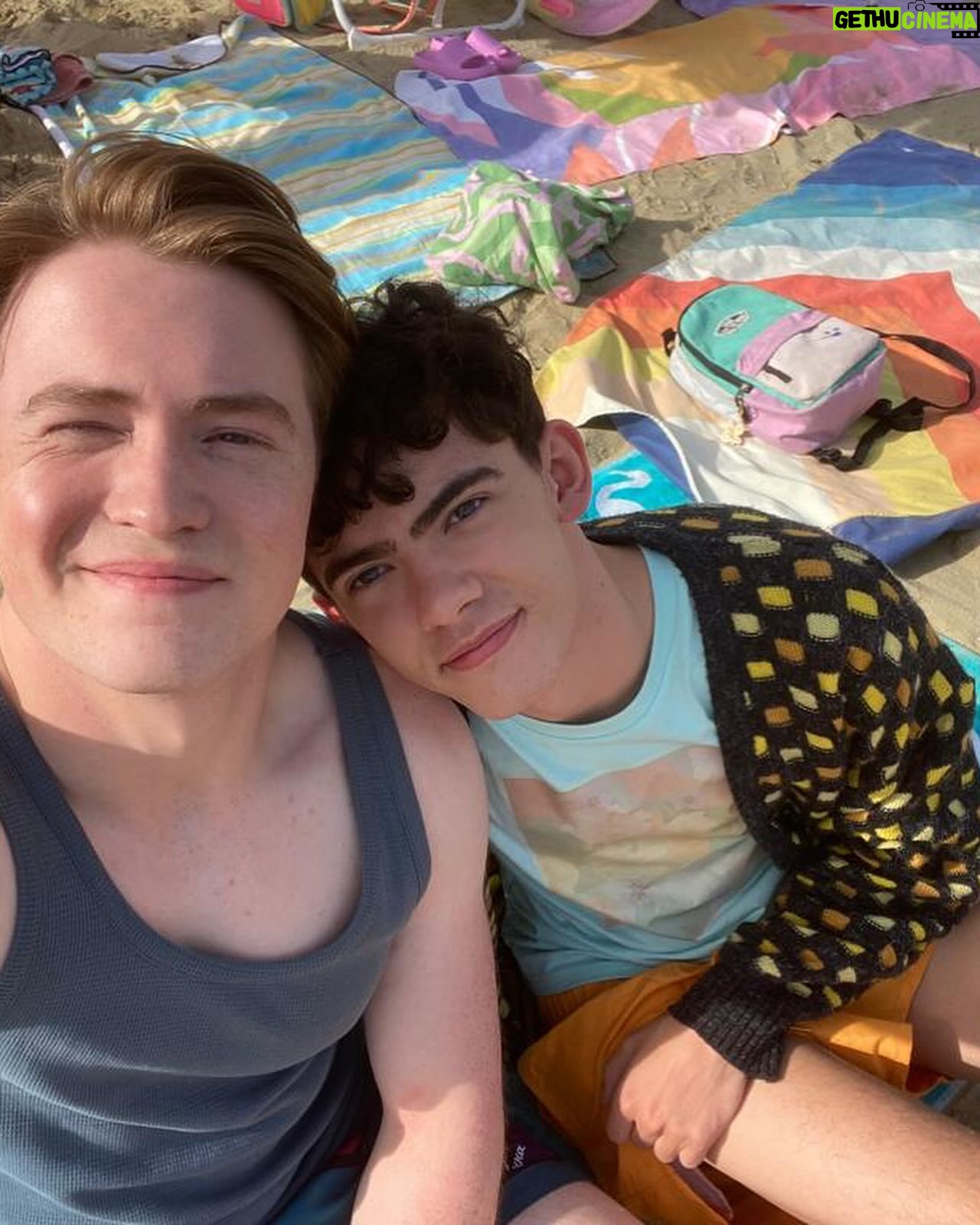 Alice Oseman - 837.6K Likes - Happy 2 weeks of Heartstopper S3! Did anyone ask for more of the in-show photos… 🍂