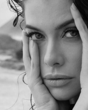Alinne Moraes Instagram - Direção de fotografia @tatobelline 

Figurino @hectoralan_ 

Produção @2tbfilms #2tbfilms