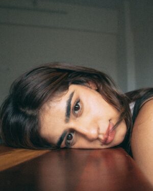 Alisha Chopra Instagram - Tough like the stuff in your grandpa’s glass 

📸 : @bhagyaveer_nimaj 🫶
.
.
.
.
.
#look #eyes #photoshoot