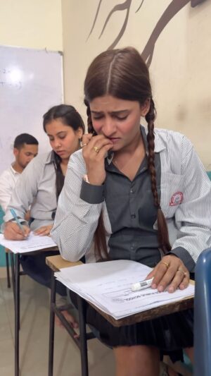 Alisha Rajput Instagram - Exams mai pas hone ke liye kuch bhi 😂😂 #exam #school #dosti