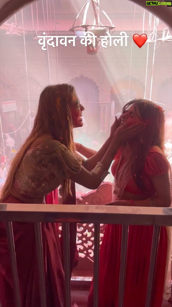 Alisha Rajput - 1.5 Million Likes - Kon kon Vrindavan ja raha holi mai š
#holi #vrindavan