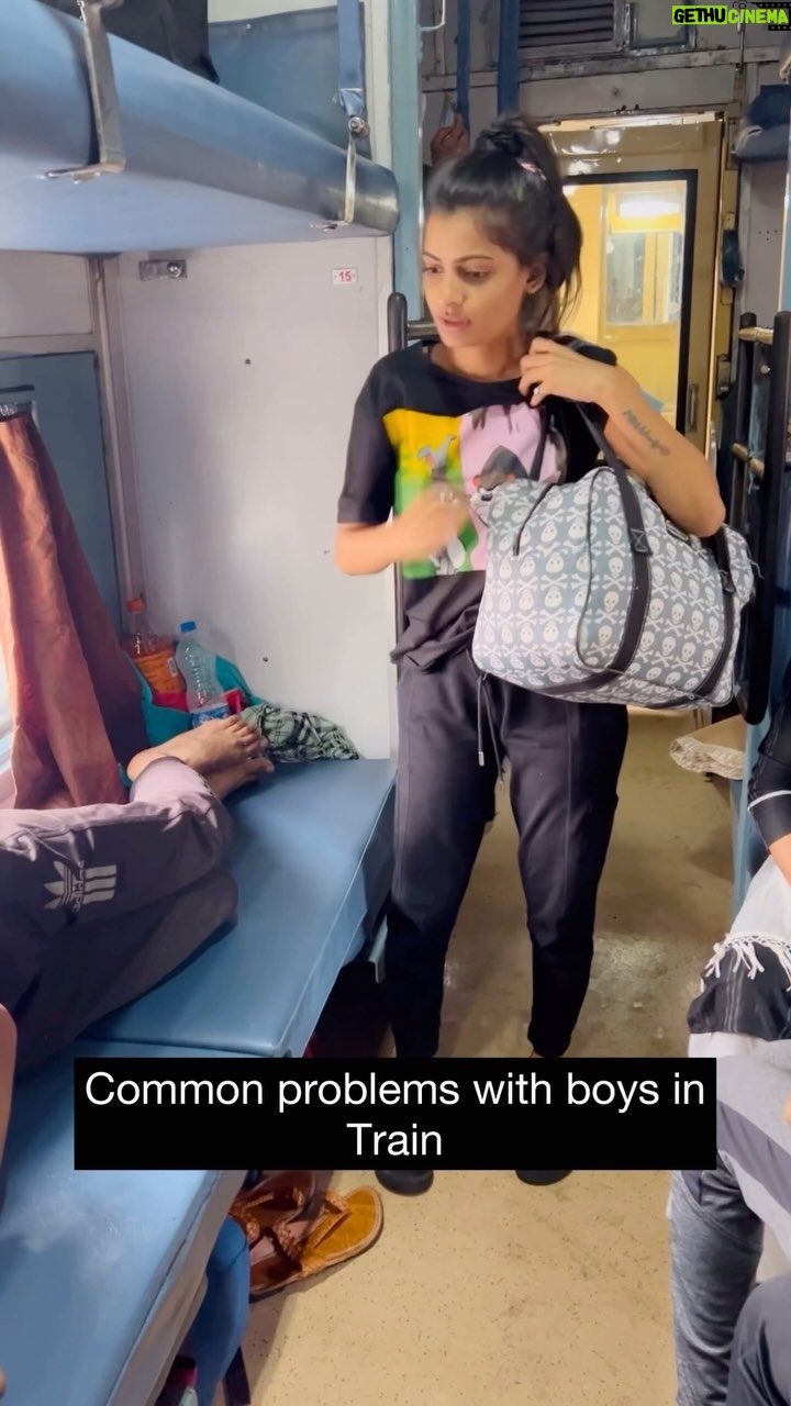 Alisha Rajput - 304.9K Likes - Train mai Ladko ki problems ššš
#boys #funny #explore