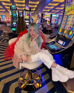 Alison Wonderland Instagram - One final stop before I get married can I get a W In the chat !!!!