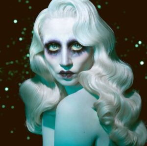 Allison Harvard Instagram - "Scaredy Cat" by my favorite @franzszony 🥀🐈‍⬛🦴 

MUA @brittbrutal 
Assist @michellehebertofficial 
Hair @neciashairstyling