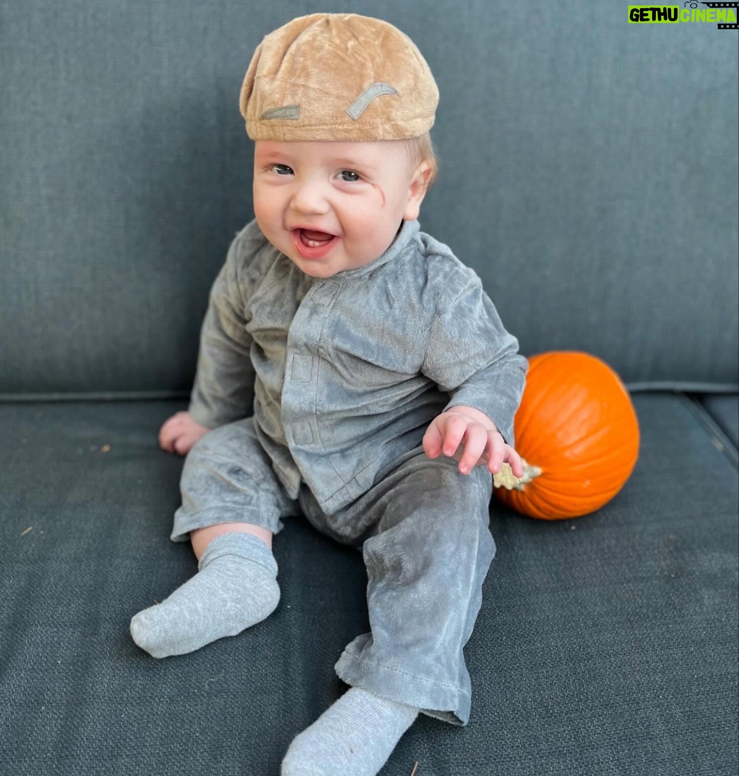 Allison Harvard - 24.9K Likes - Feat. A family of extremely realistic Dr. Evil's who are in love (also Princess Diana) Happy Halloween 🎃🍂💌