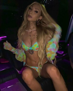 Ally Lotti Instagram - Maybach backseats   sXf 🤫🥰
@savagexfenty #savagexambassador