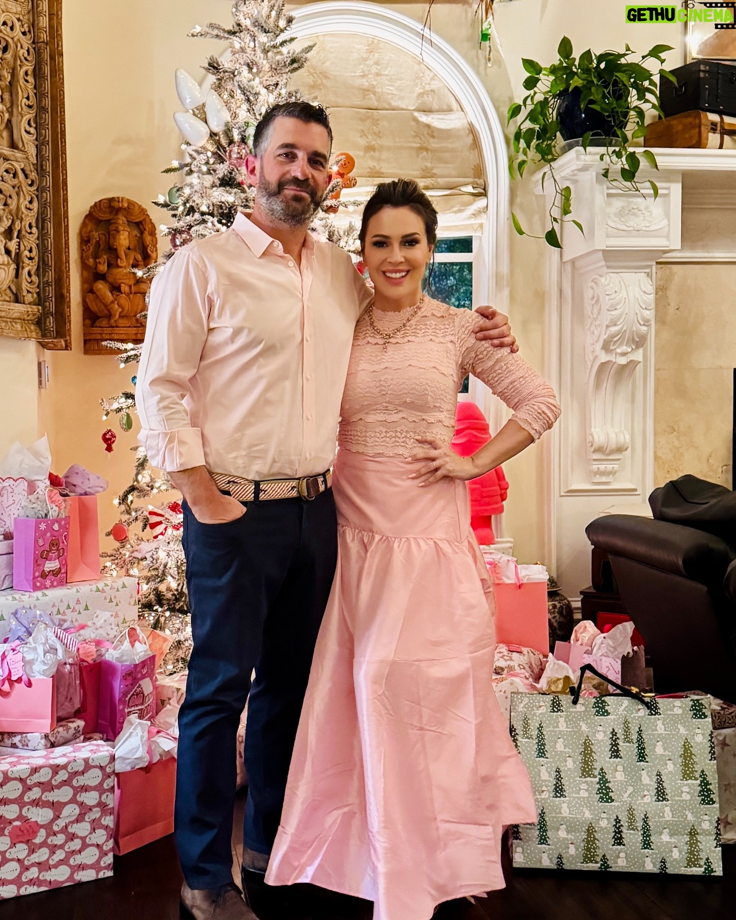 Alyssa Milano - 51K Likes - Pink Christmas. πππππ¬βοΈ