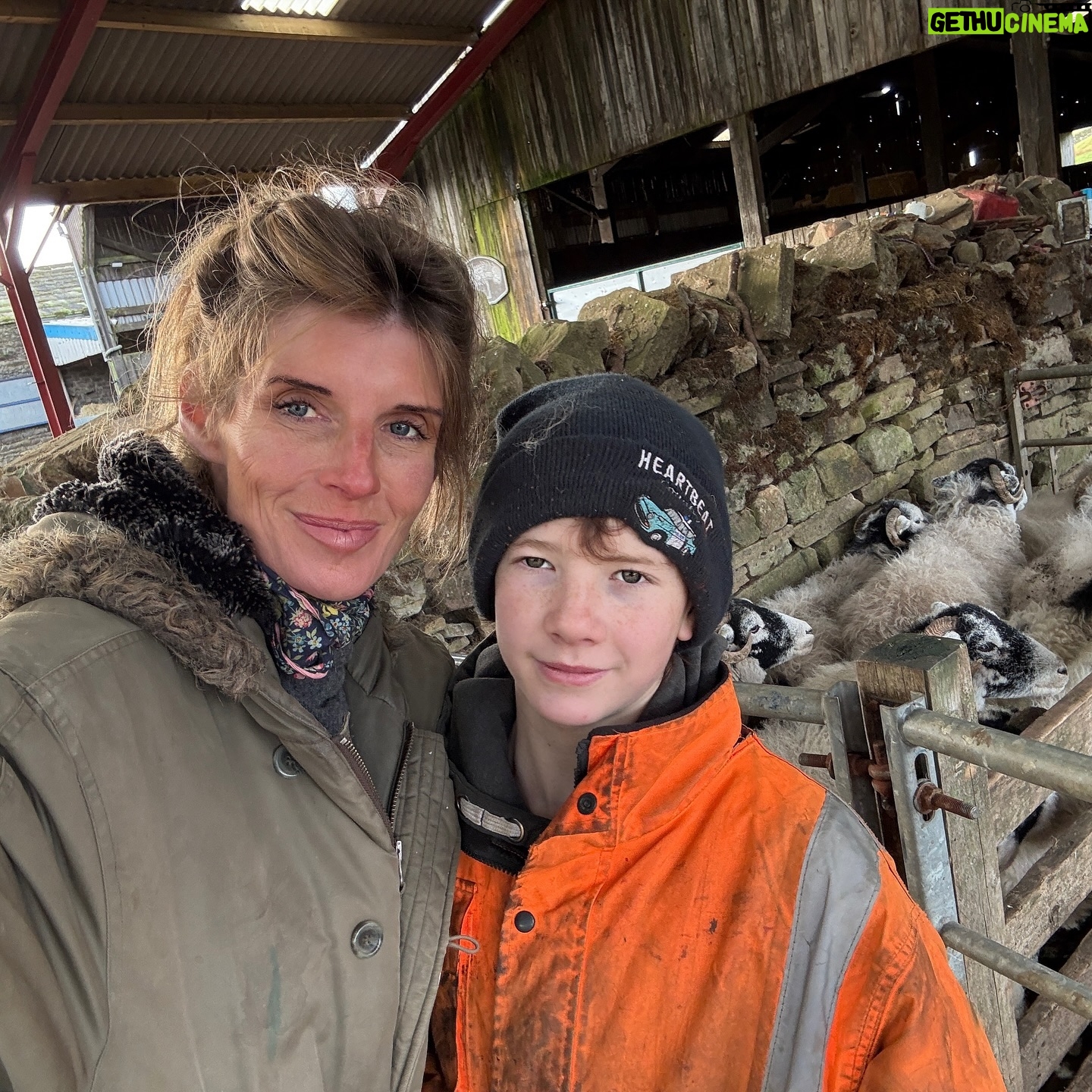 Amanda Owen - 21.4K Likes - Proud of the farmy army. πππ«π¬ π π ππ
Just some of the formidable bunch, the next generation of doers. πͺπΌ #yorkshire #farm #countryside #outdoors #shepherdess