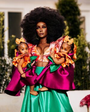 Amara 'La Negra' Instagram - Family❤️🫶🏿 @amaralanegraaln 

#amaralanegraaln #family #familyphotos #loveandhiphopmiami