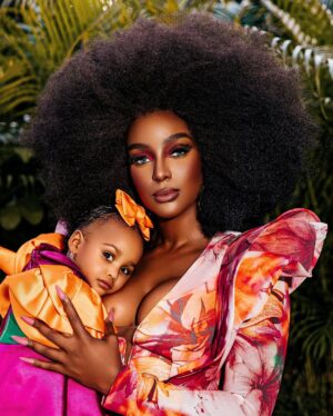Amara 'La Negra' Instagram - Family❤️🫶🏿 @amaralanegraaln 

#amaralanegraaln #family #familyphotos #loveandhiphopmiami