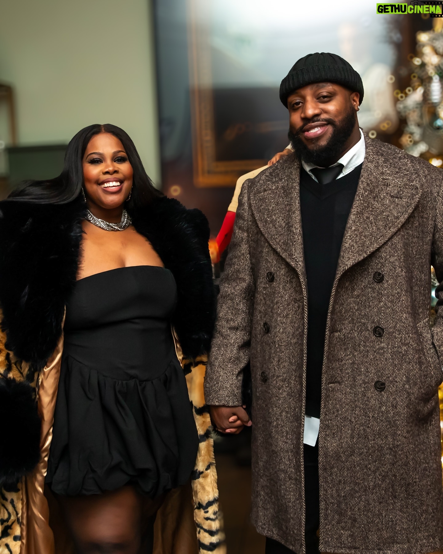 Amber Riley - 62.2K Likes - 2025
βIn The Right Place, At The Right Time β¦β
Happy New Year ππΎ
From ,
An Extra in Ne-Yoβs βOne In a Millionβ & Cookie Lyon
#IfItsRnBItsME #JustSomeKidsFromZCF