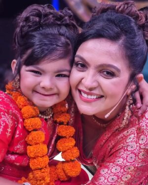 Ami Trivedi Instagram - Bts from #ravivaarwithstarparivaar 
#winner
#yrkkh 
VC : the glorious @alicekaushikofficial ❤
