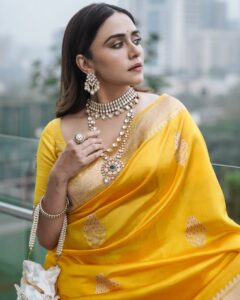 Actress Amruta Khanvilkar HD Photos and Wallpapers December 2024